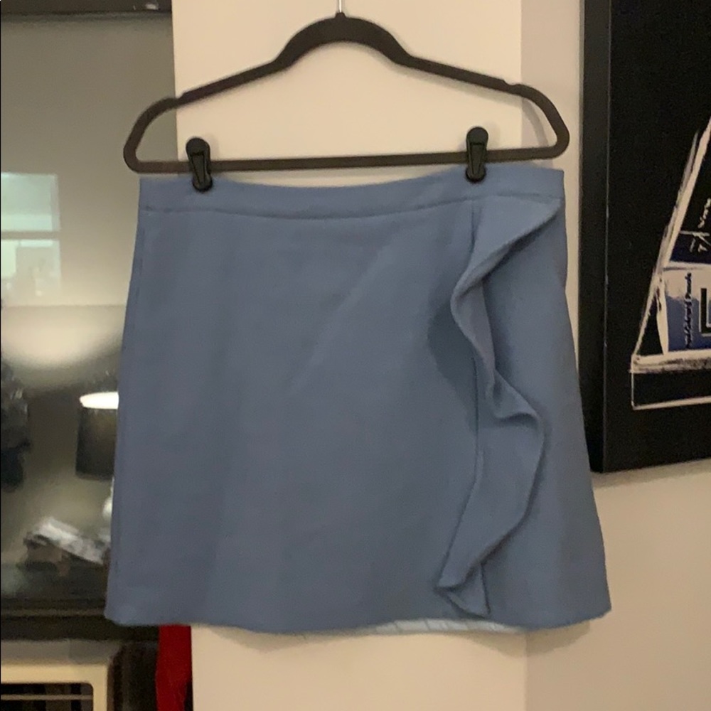 Wool mini skirt with detail on side